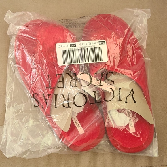 NWT Victoria's Secret Red House Slippers Size M - Picture 2 of 2